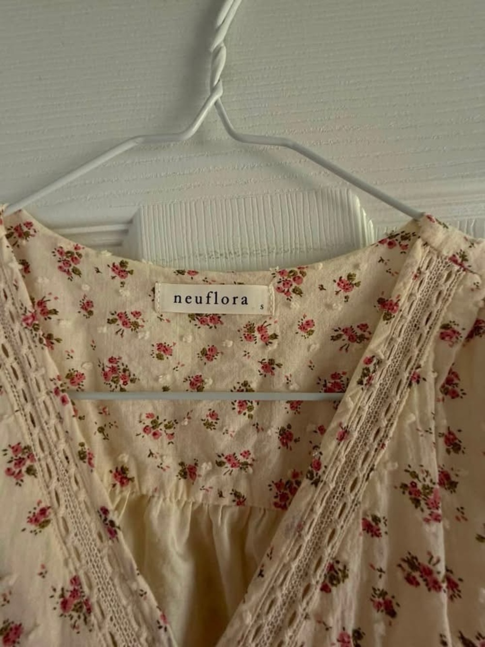 Neuflora Cream Floral Lace-Trim Blouse